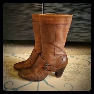 Mid calf leather boot size 8 Born